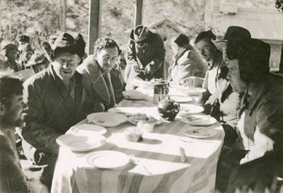 Everest team sit down to breakfast, Gautsa