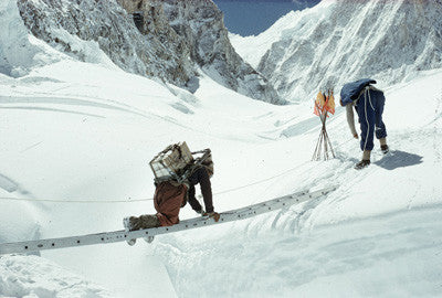 Noyce keeping a taut rope on a Sherpa