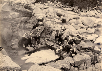 Washerwomen at the river, at Las Escaldas