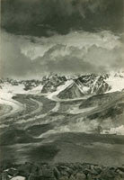 The source of the great Kangshung glacier
