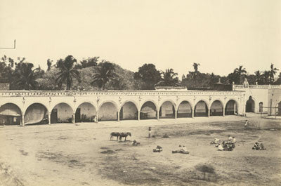 Central square and arcade along the side, Izamal
